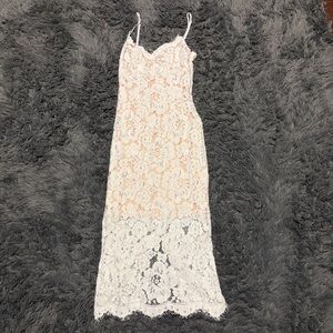 Lulus Elegant White Lace date romantic spaghetti strap Dress maxi dress sz small